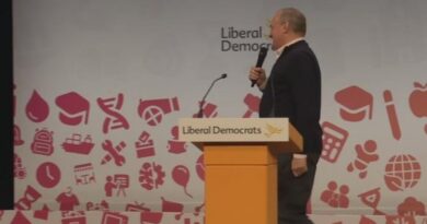 Liberal Democrats leader Ed Davey lashes out at ‘defeatist’ Kemi Badenoch over Net Zero statement