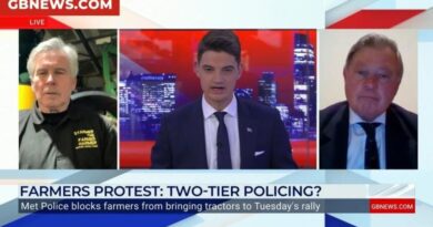 ‘Two-tier policing!’ Met Police scolded for attempt to BLOCK farmers from bringing tractors to protest: ‘We will not keep them at home’