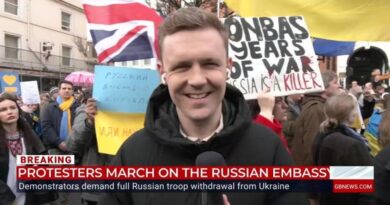 ‘People are very angry!’ Thousands of protesters descend on Russian embassy for Ukraine solidarity march