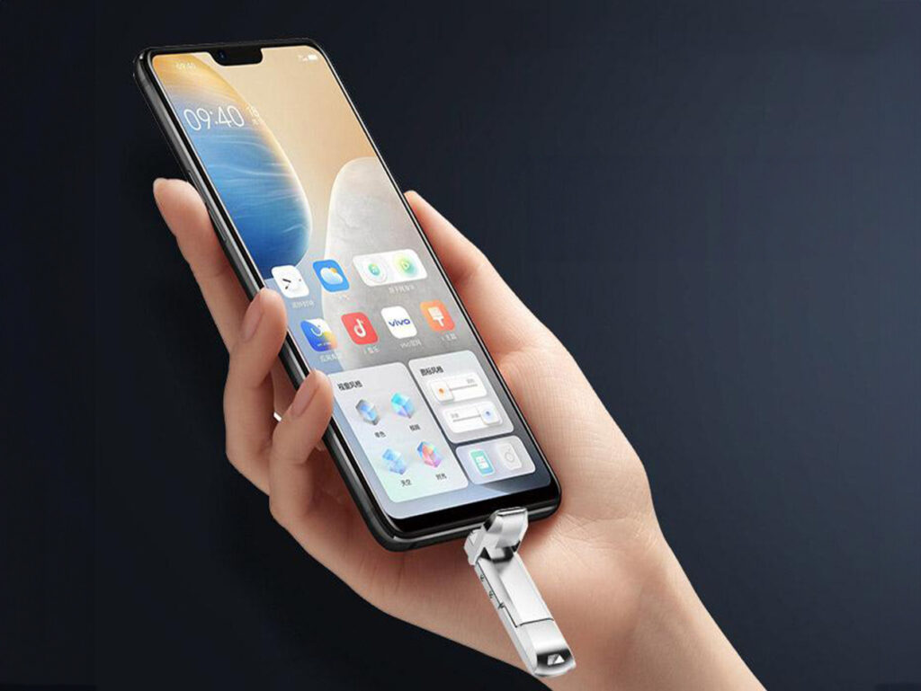 This dual-USB 1TB flash drive works on old and new devices This dual-USB 1TB flash drive works on old and new devices