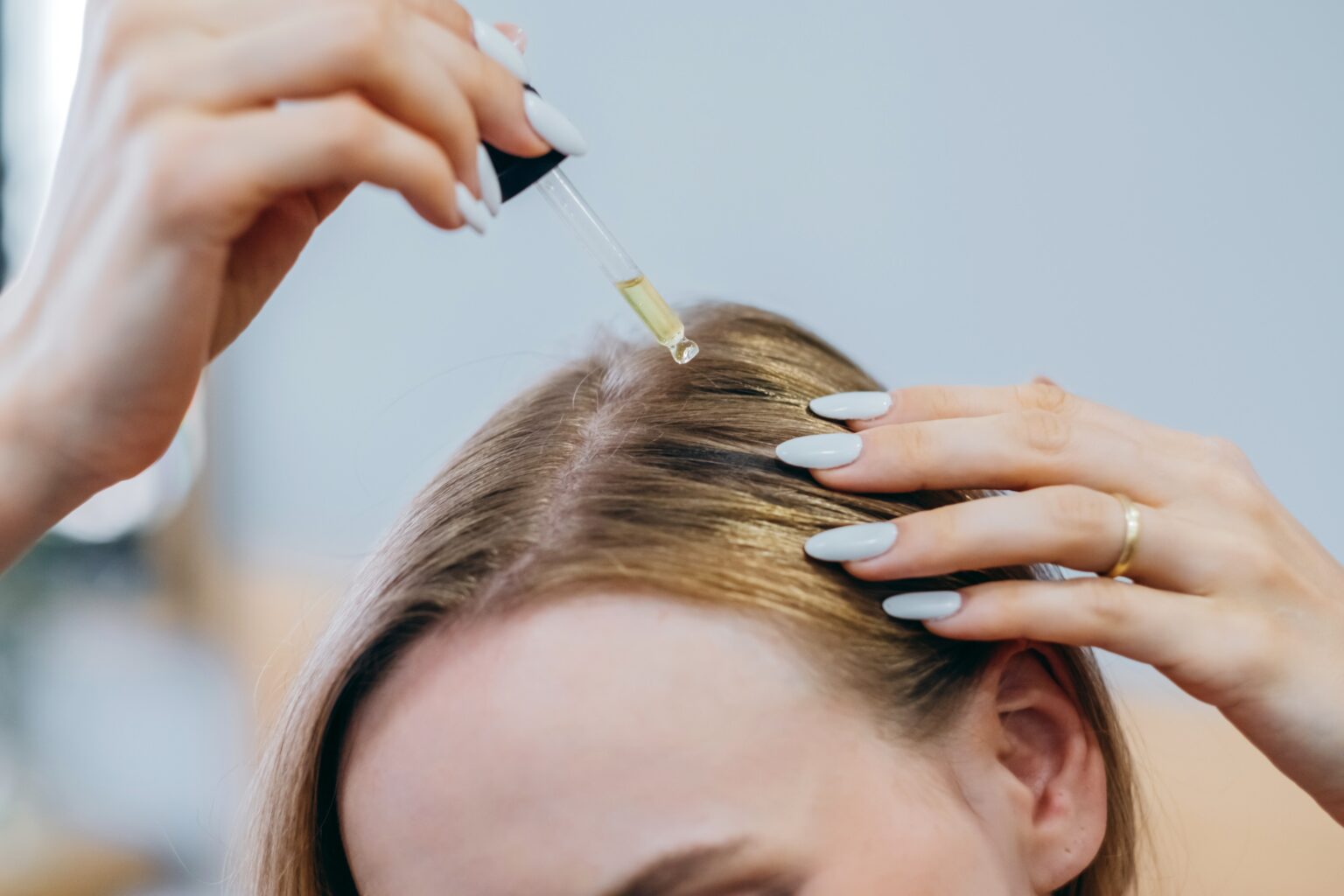 How to Moisturize Your Scalp, According to Hairstylists and Dermatologists
