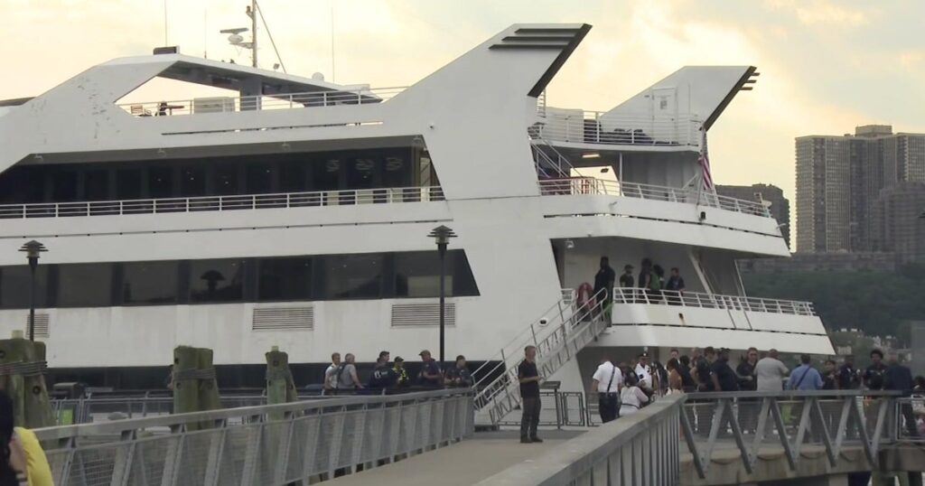Dozens hurt when yacht strikes dock in Hudson River, FDNY says