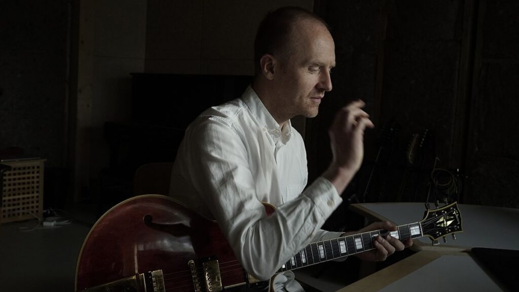 “He’d already set everything up… The guitar was radically out of tune and the strings were virtually hanging off it”: Leo Abrahams on his Strat-wrestling initiation with Brian Eno, why he didn’t want to be famous, and what he learned from Paul S