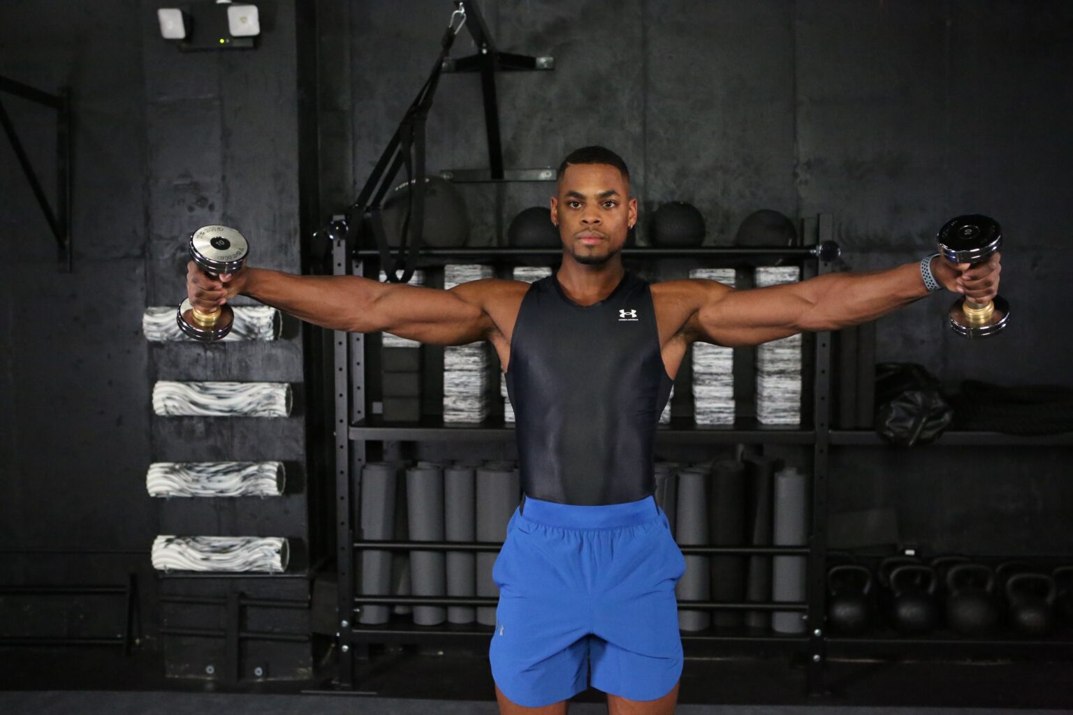 How to Do Lateral Raises More Safely to Build Up Your Shoulders How to Do Lateral Raises More Safely to Build Up Your Shoulders