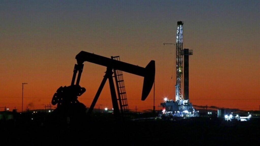 Oil holds advance as US trade deal with Vietnam lifts sentiment