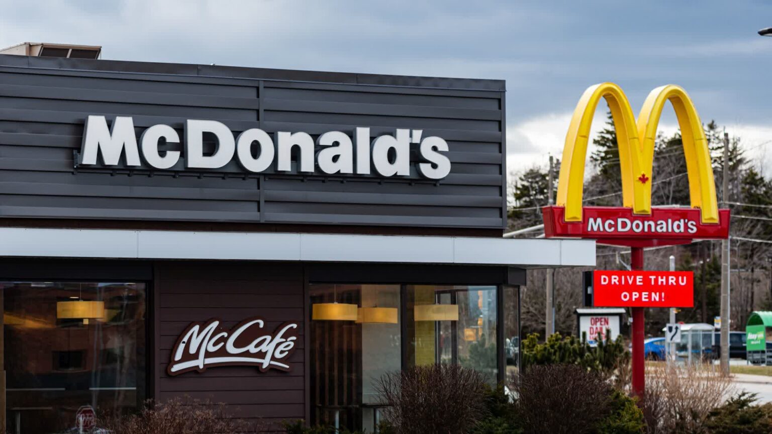 McDonald’s AI hiring chatbot exposed data of 64 million applicants with “123456” password McDonald’s AI hiring chatbot exposed data of 64 million applicants with “123456” password