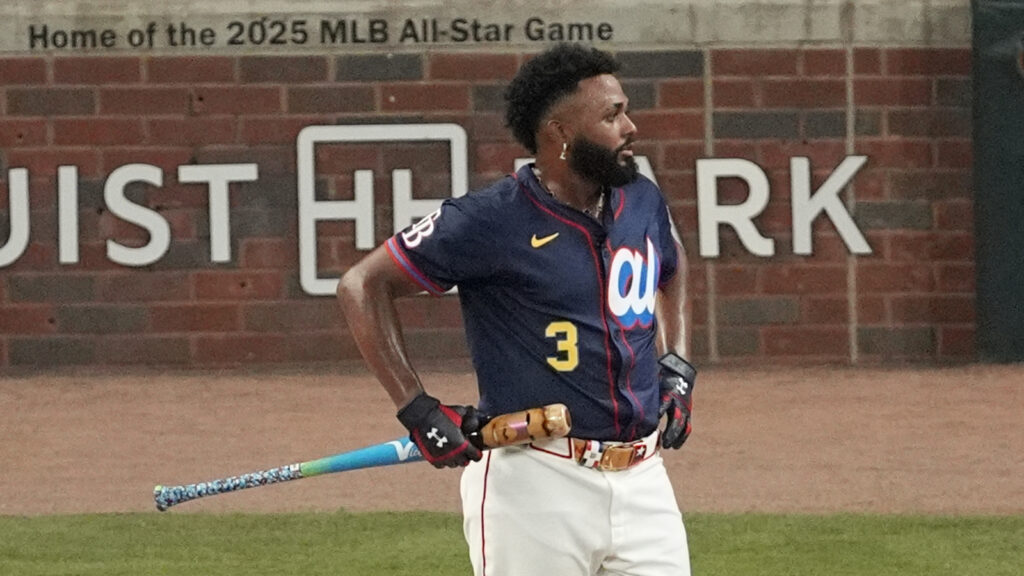 Kid in outfield makes unreal catch to rob Junior Caminero at HR Derby