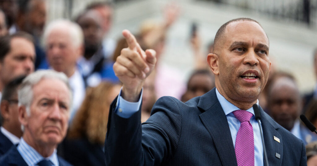 Rogue Trump impeachment efforts divide House Democrats