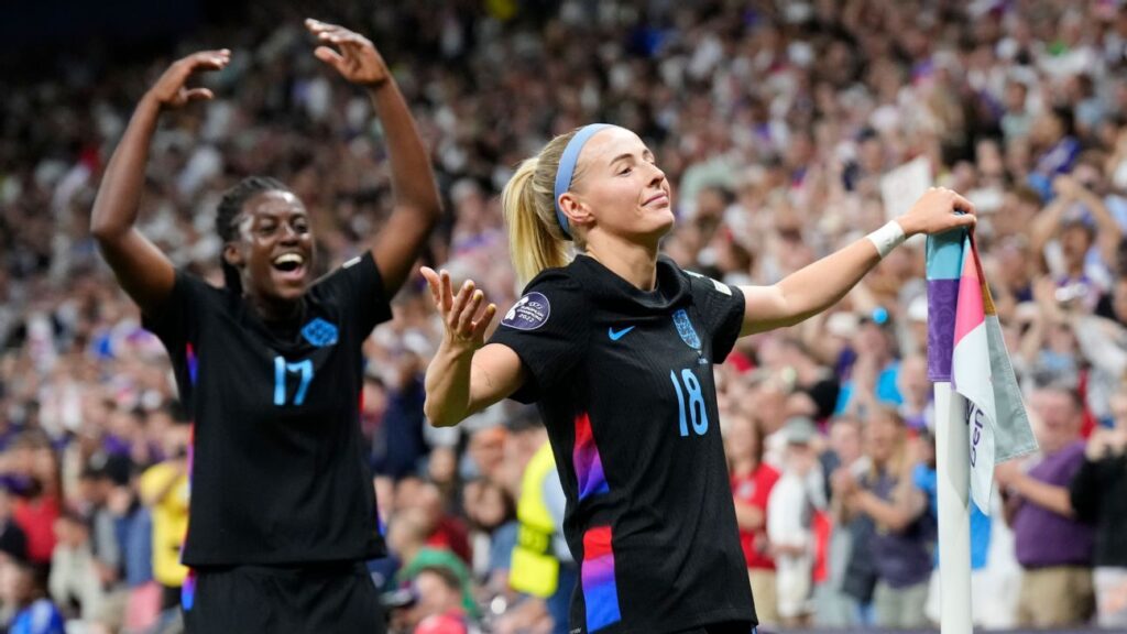 England’s late show stuns Italy as super-subs seal final spot