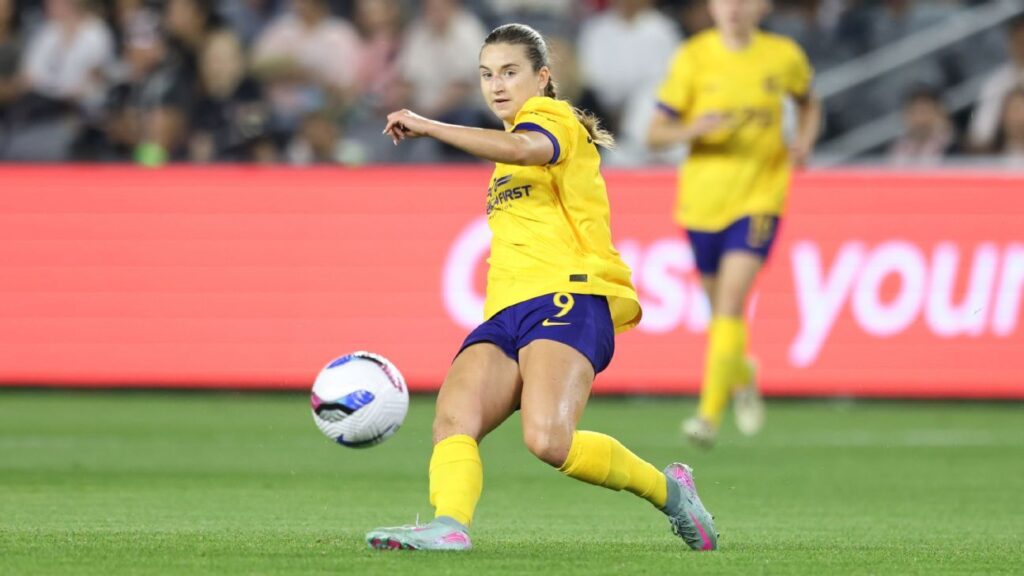 Sources: USWNT’s Sentnor to K.C. in record deal