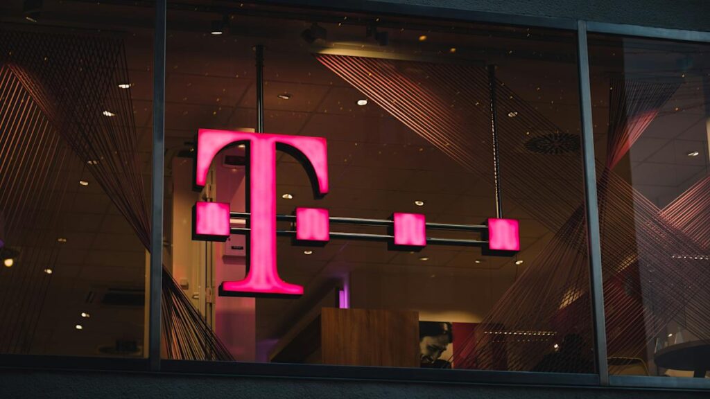 T-Mobile now officially owns UScellular