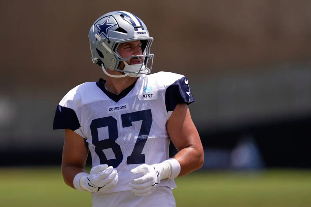 Cowboys TE Jake Ferguson leaves practice after being hit in the back