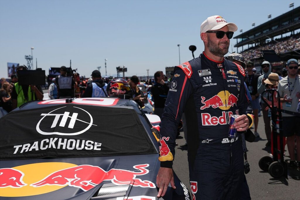 Shane van Gisbergen signs multi-year contract extension with Trackhouse