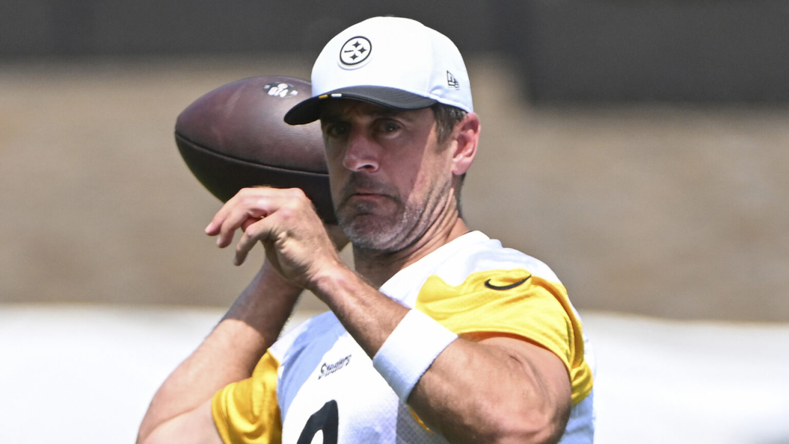 Who is to blame for issues between Aaron Rodgers, Steelers teammates?