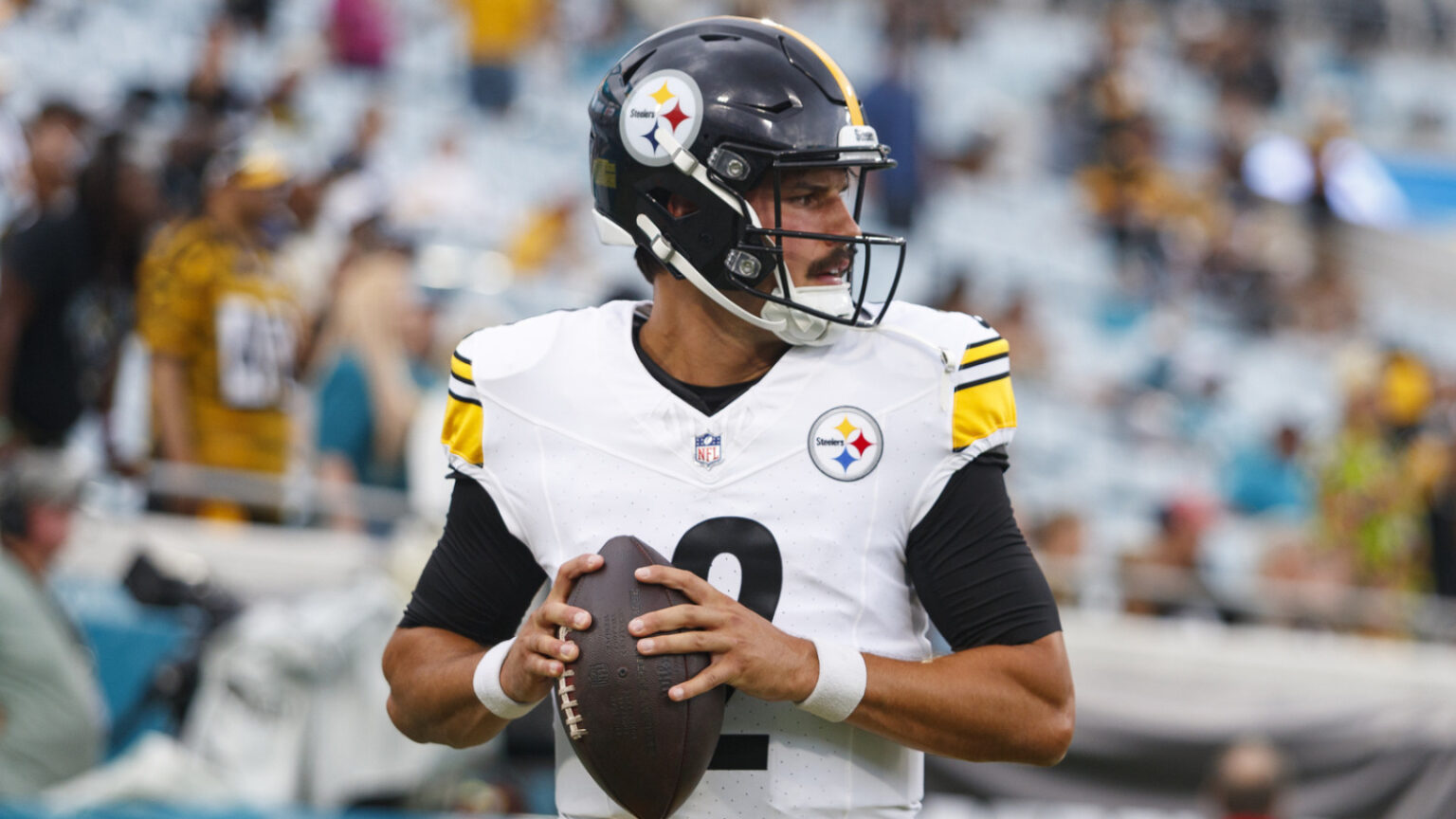 Steelers’ backup QBs impress in preseason win 