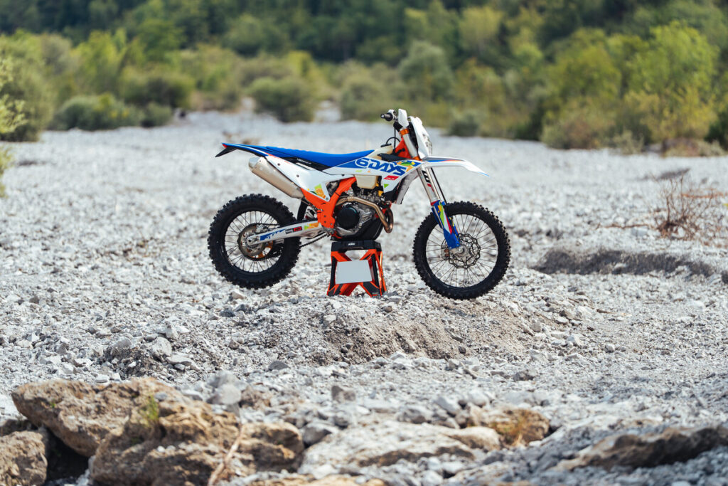 KTM’s 2026 EXC 6DAYS: Performance Upgrades, Bold Italian Livery… but Design May Fall Short