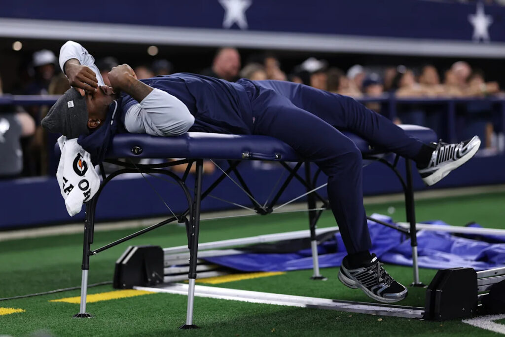 Cowboys HC Brian Schottenheimer says team will handle Micah Parsons' mid-game doze internally