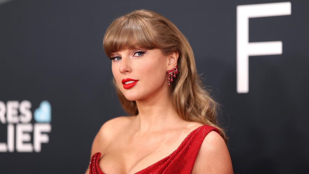 Taylor Swift’s Engagement Ring May Be 13 Carats, Expert Says-And Is Worth An Estimated $650,000