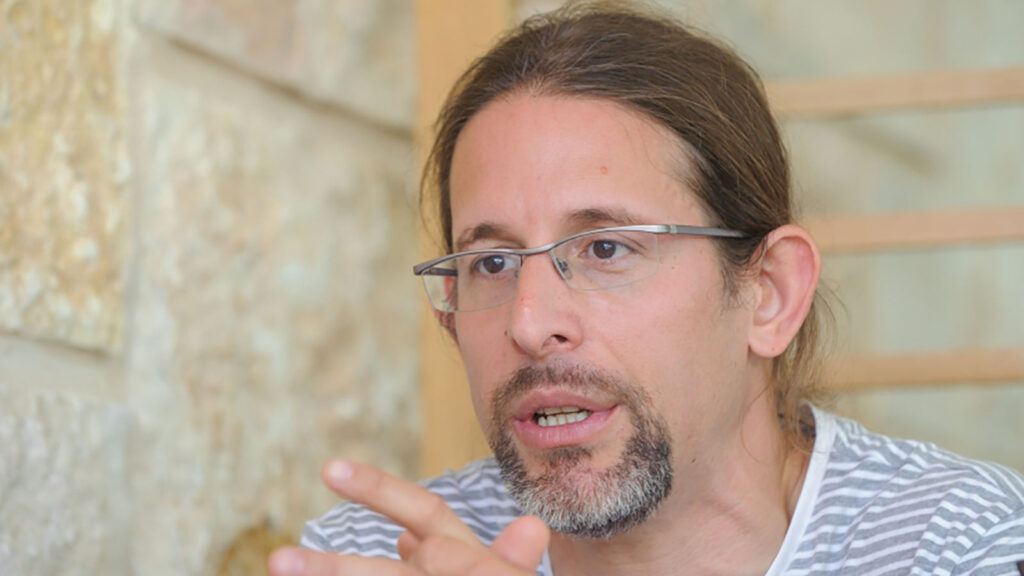 CDC Taps Vaccine Skeptic to Lead COVID Shot Review: Here’s What to Know