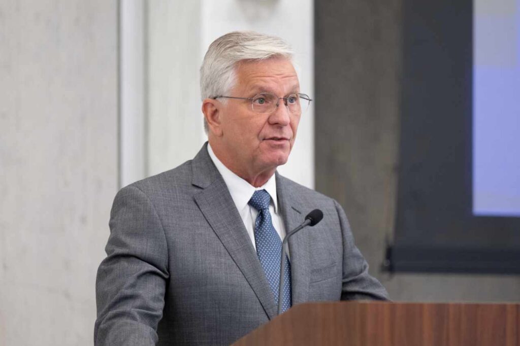 Fed officials struggle to explain slowing economy, adding to the sense a rate cut is coming