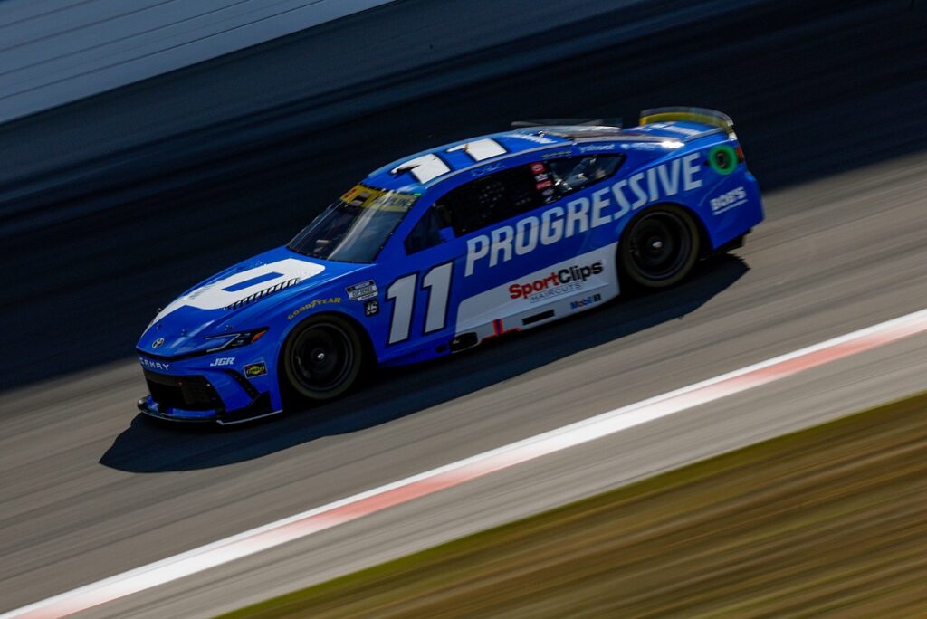 Denny Hamlin beats Kyle Larson to Gateway NASCAR Cup pole position