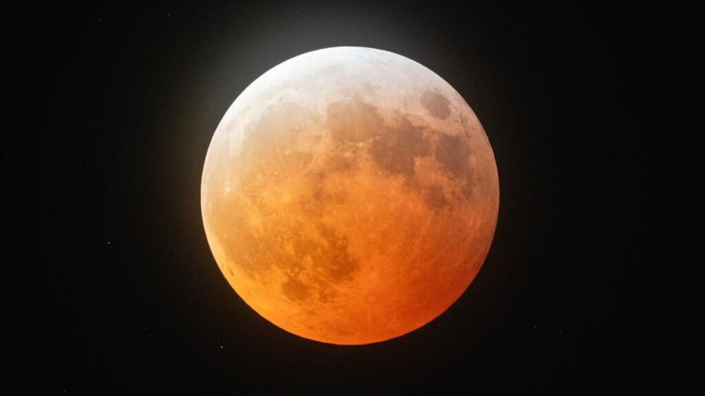Full Corn ‘Blood Moon’ Rises On Sunday