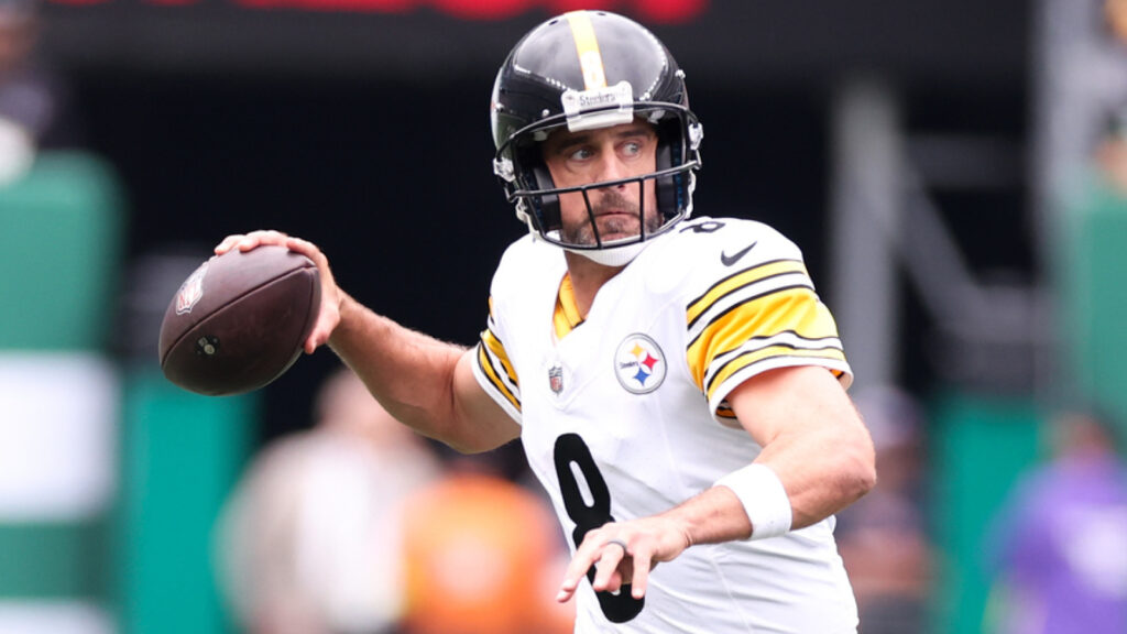 Aaron Rodgers looks like he has something left in stellar Steelers debut