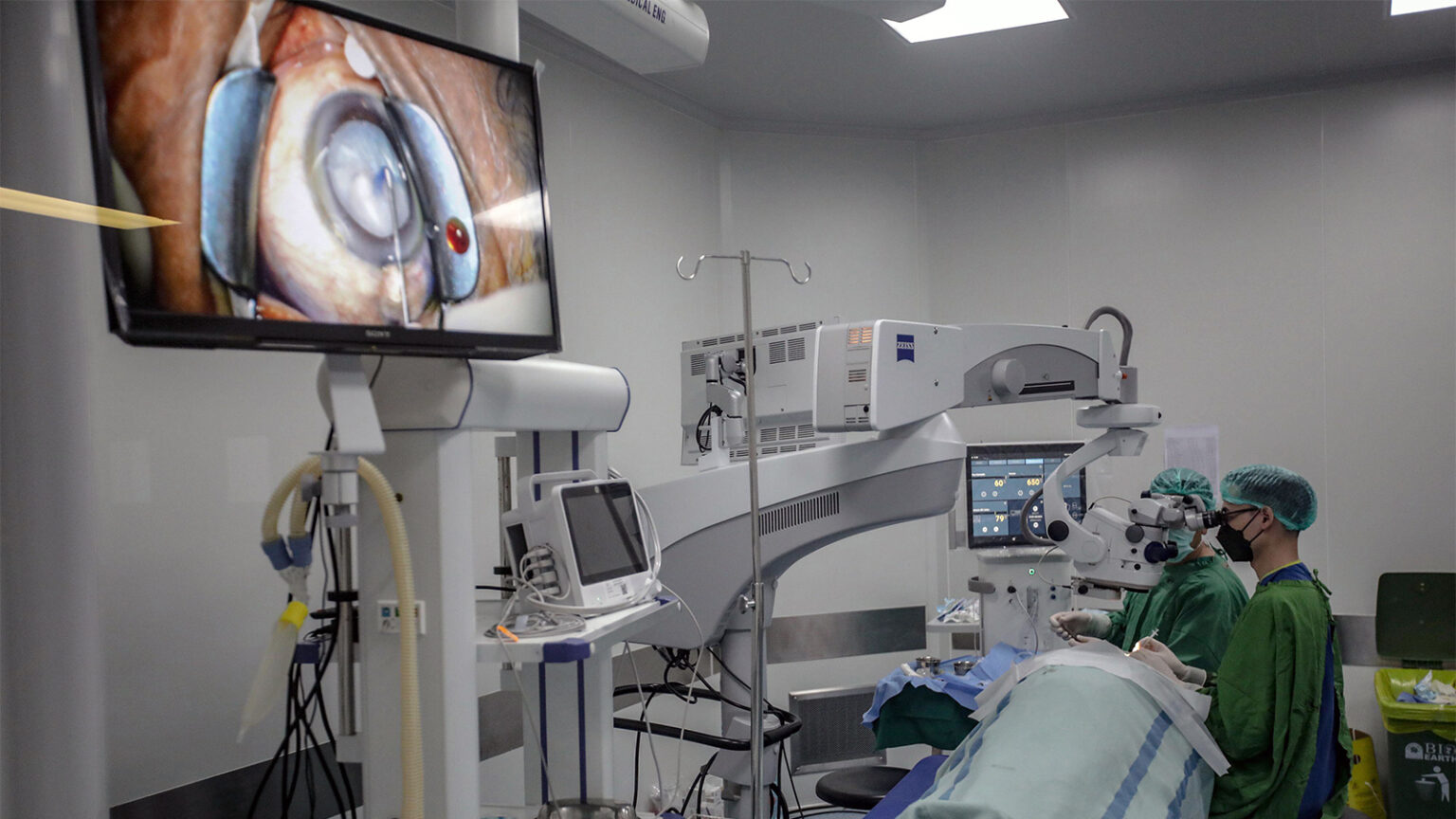 Good Results With Same-Day Bilateral Cataract Surgery, Little Impact on Home Life