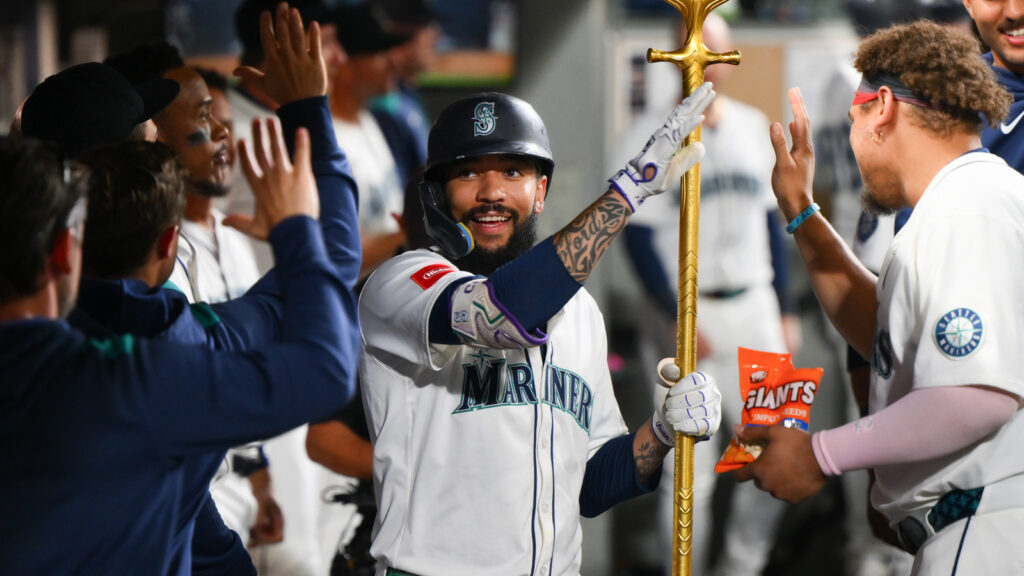 Mariners channeled Savannah Bananas with ninth-inning trick play