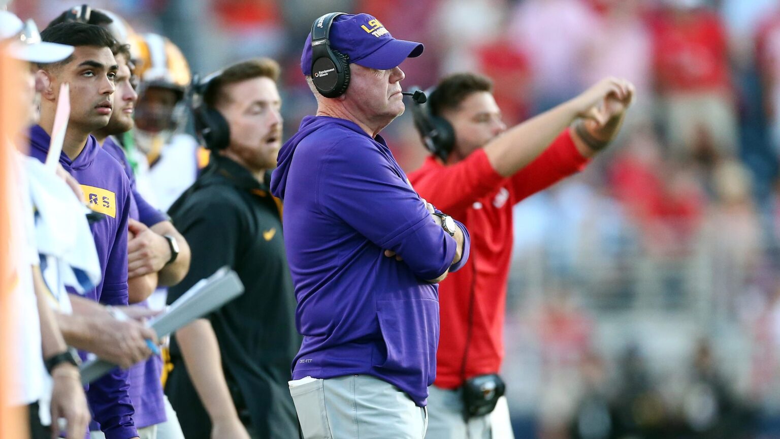 Projected college football rankings after LSU falls, Tennessee survives
