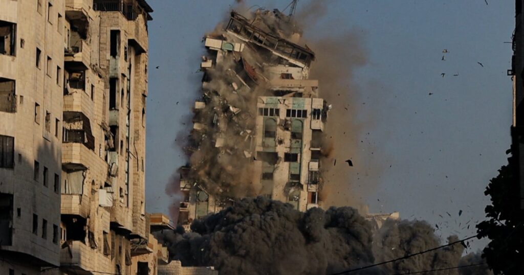 Israeli Ground Invasion Pushes Further Into Gaza City Ahead Of Netanyahu-Trump Meeting