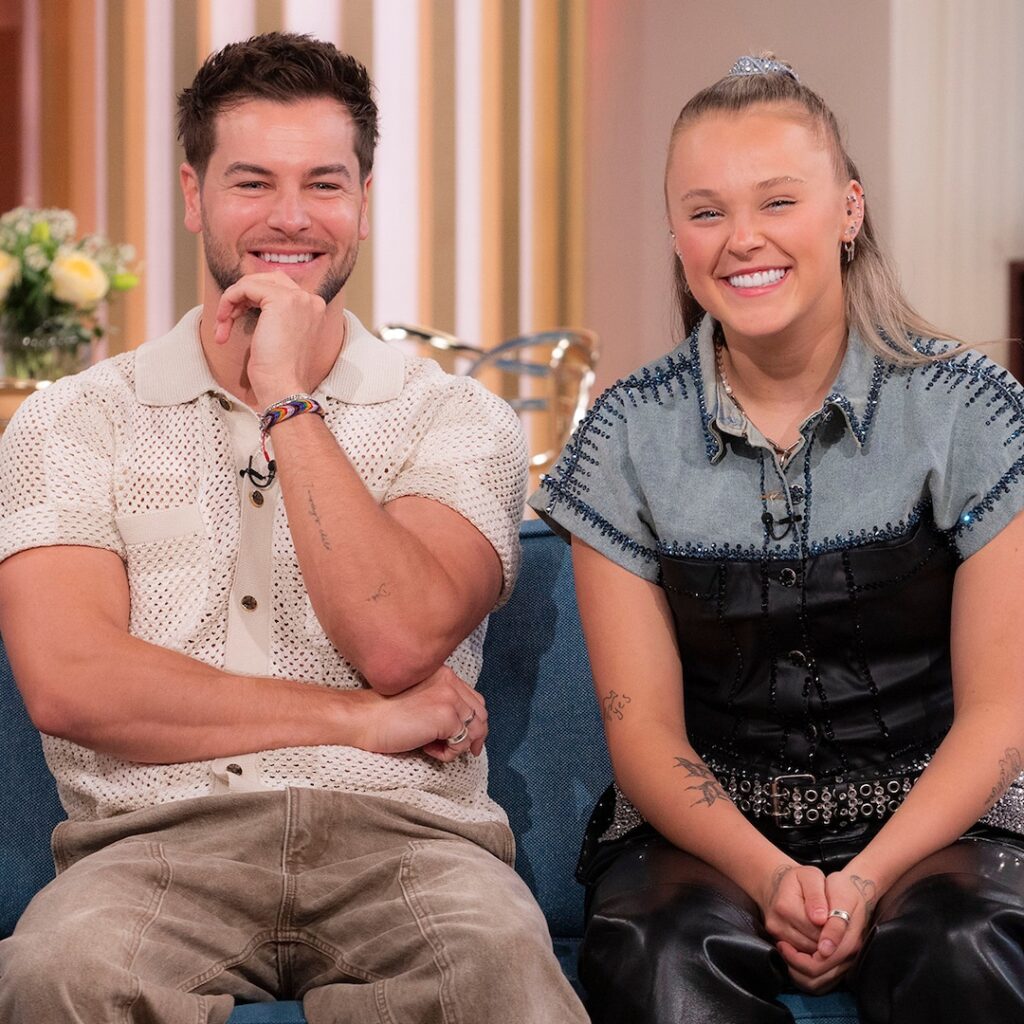 JoJo Siwa Bans Selfies With Boyfriend Chris Hughes at Concert