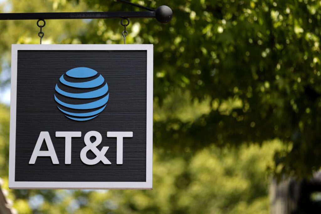 AT&T’s stock trades at a notable premium to Verizon’s. Should you still buy?