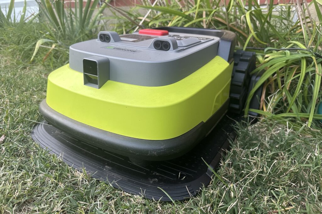UBHome M10 robot lawn mower review: Precise positioning for cheap? Maybe