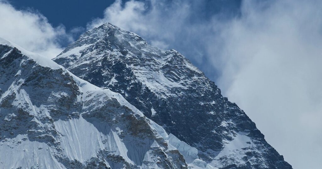 Hundreds Trapped On Mount Everest Amid Heavy Snow