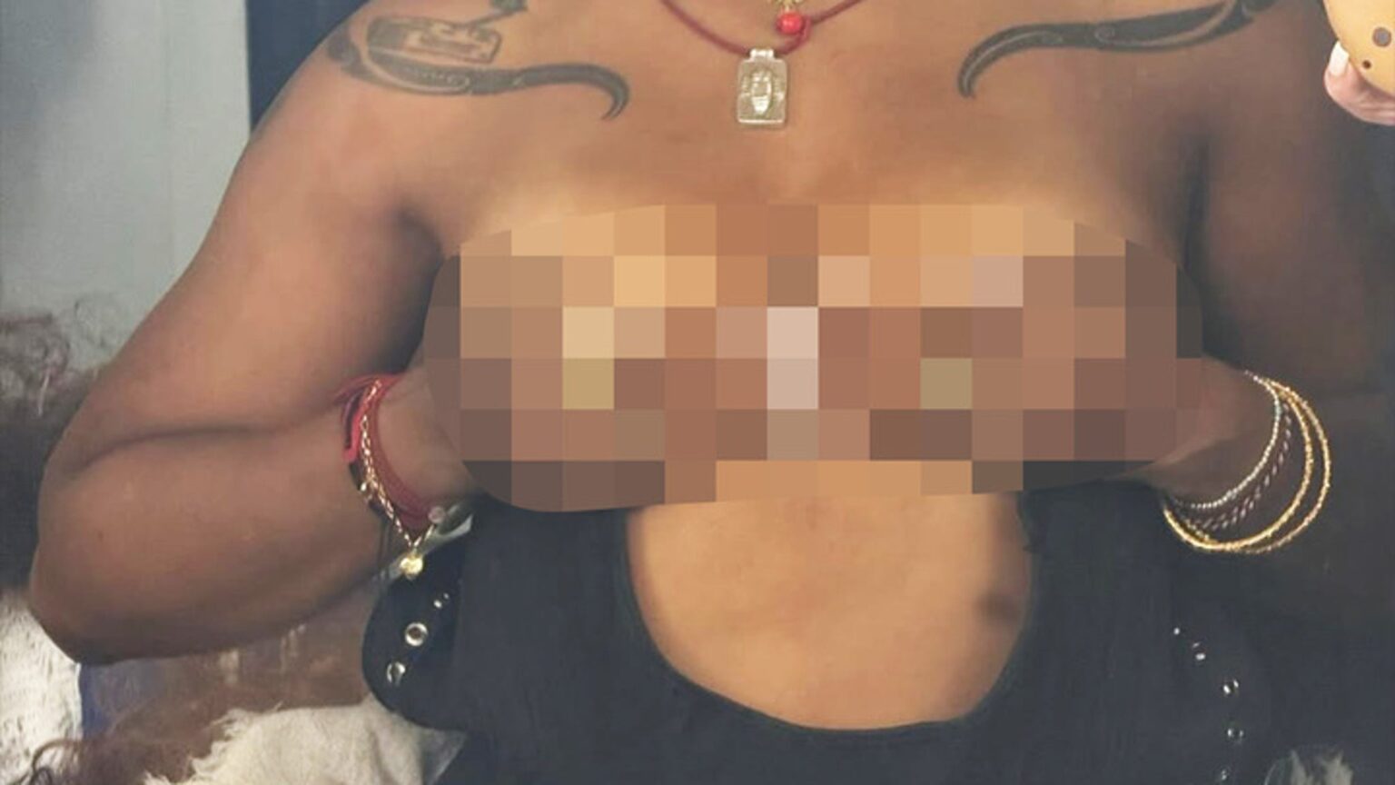 NSFW Topless Babes –