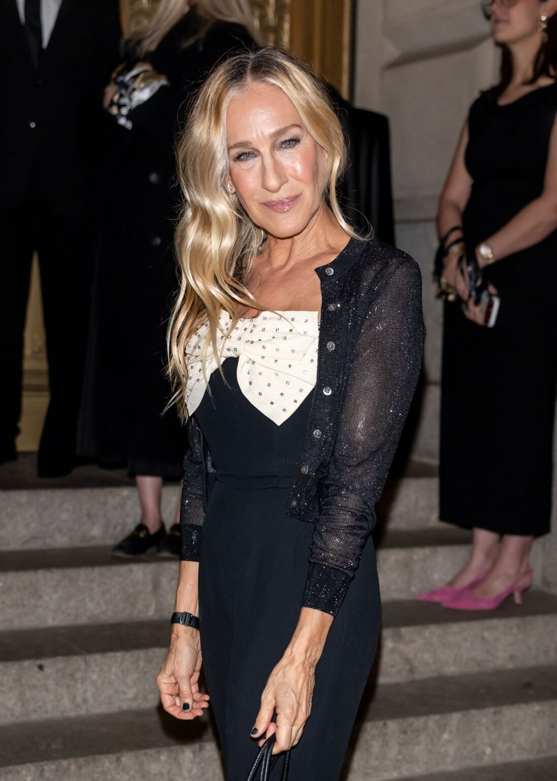 Sarah Jessica Parker’s Bucket Bag is a Key Piece for Fall and Winter 2025