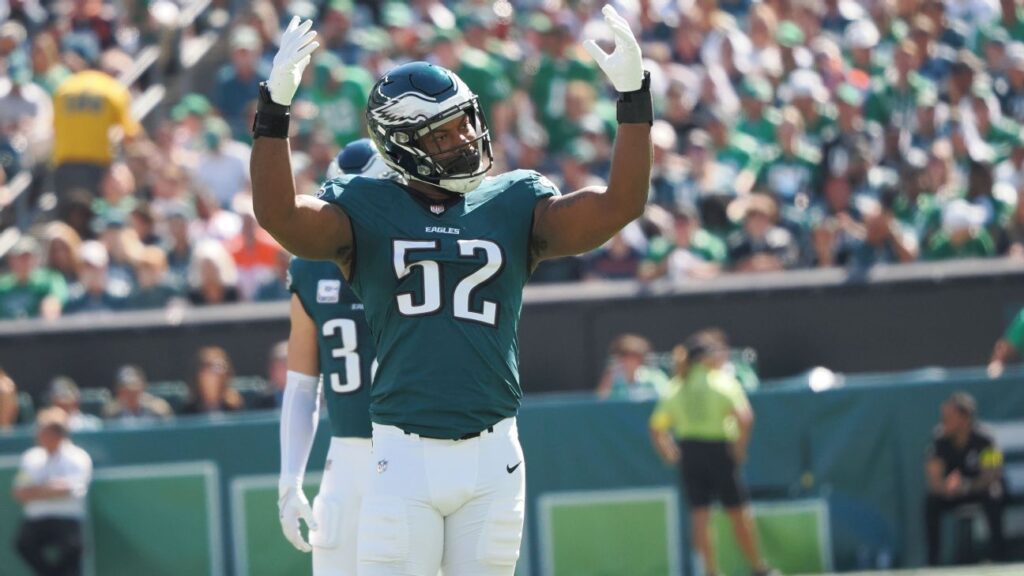 Eagles’ pass rush depth takes hit as Smith retires