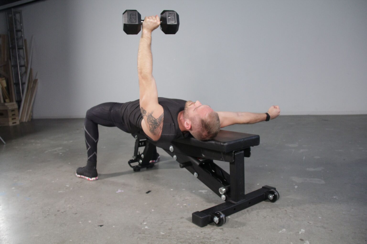 Pump Up Your Chest and Abs With This Bench Press Variation Pump Up Your Chest and Abs With This Bench Press Variation