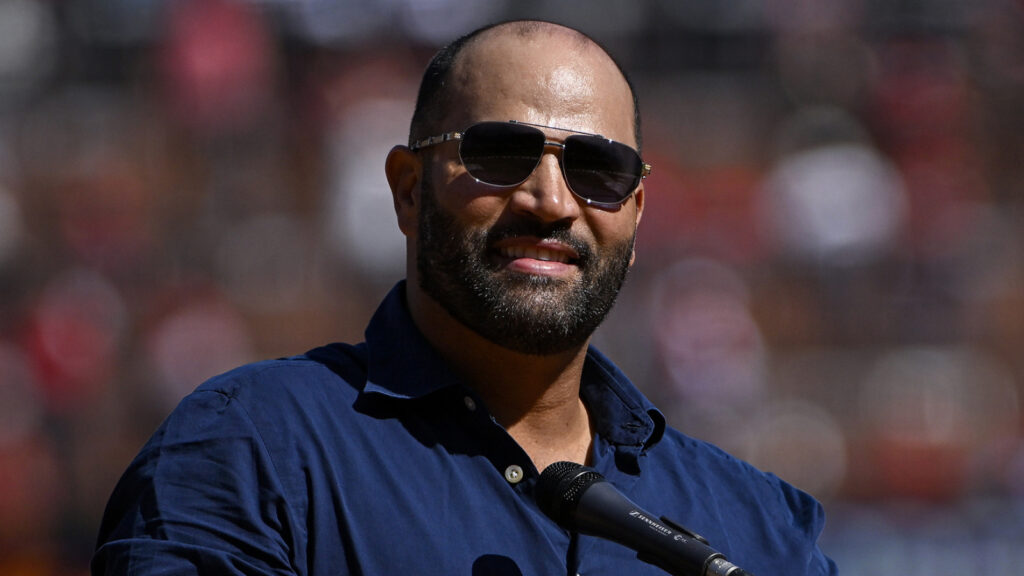 Report: New team wants to interview Albert Pujols for manager job