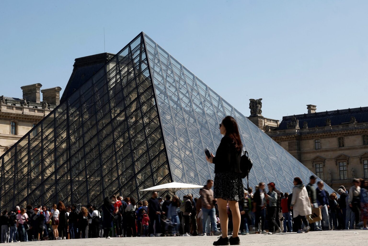Louvre Museum in Paris shut after thieves escape with heritage jewellery