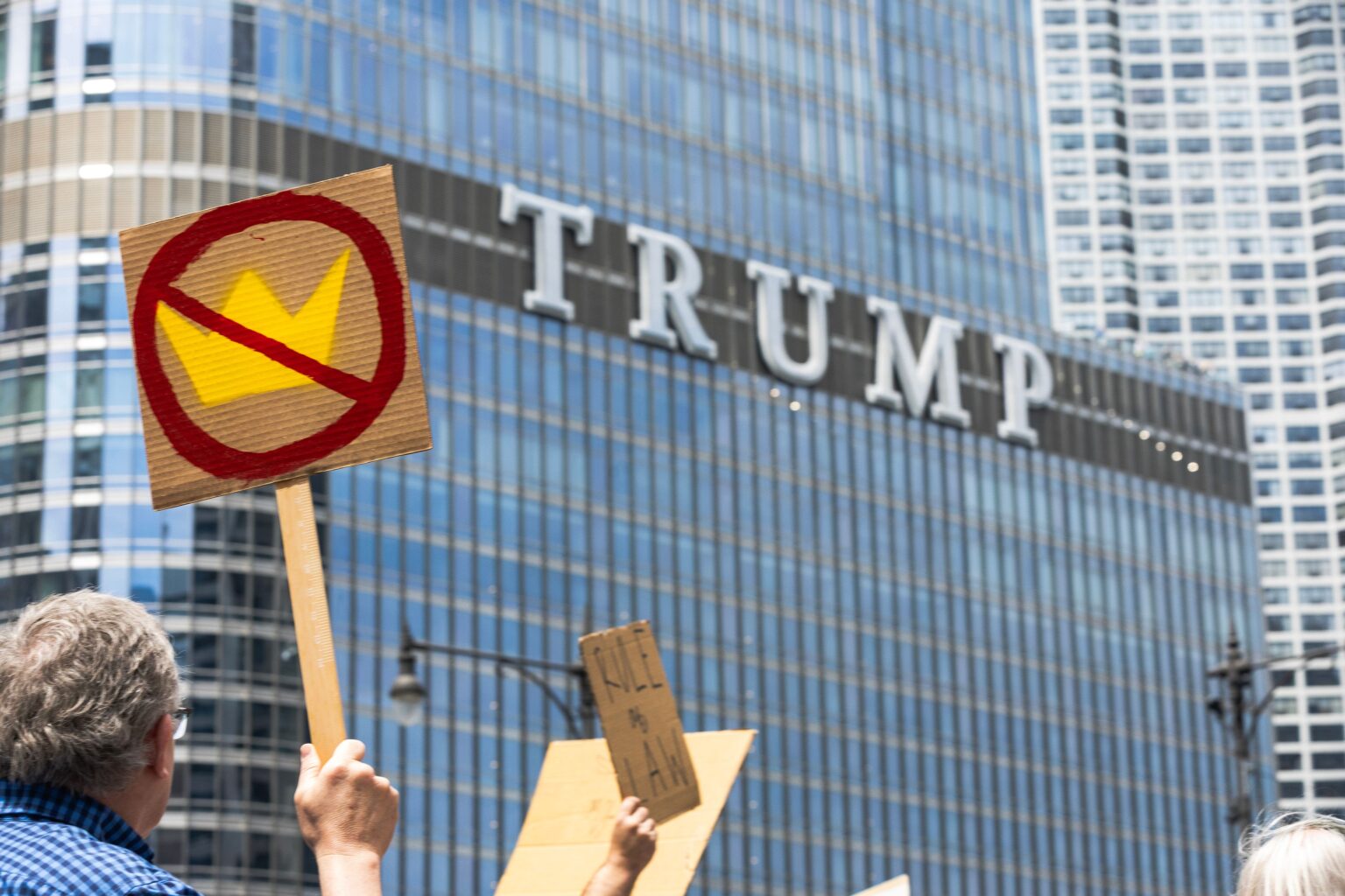 “Never Surrender”: No Kings Takes On Special Urgency in Chicago