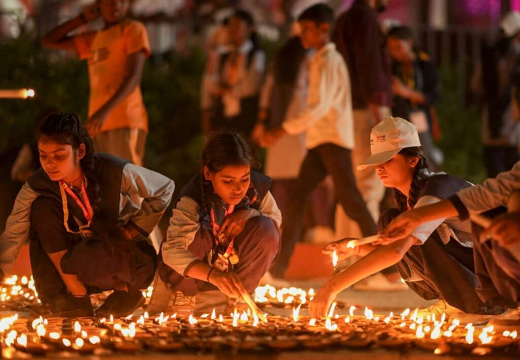 Diwali sales reach record ₹6.05 lakh crore, driven by ‘Swadeshi’ movement: CAIT