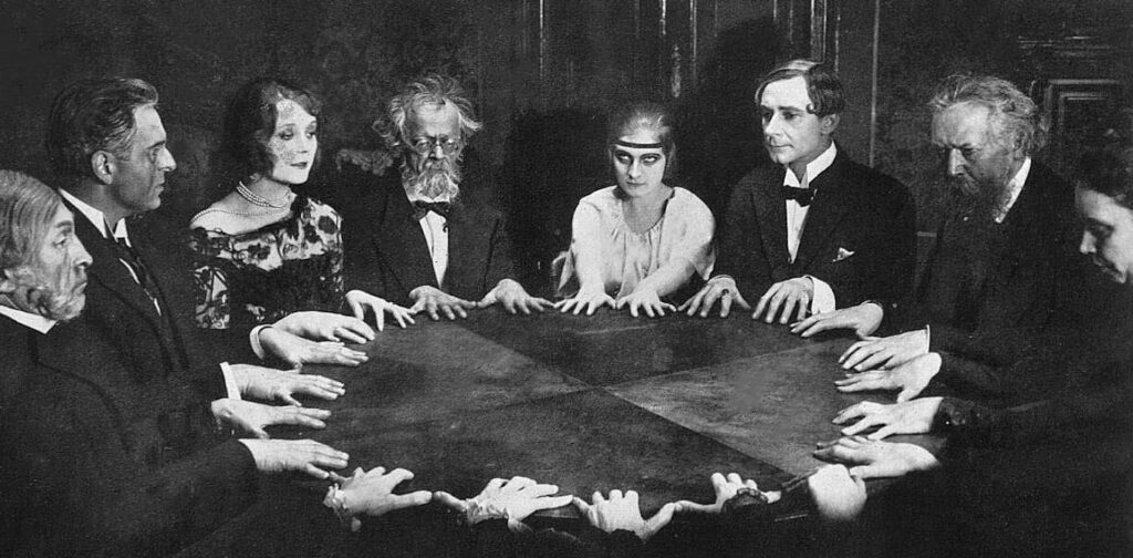 After the first world war, séances boomed – and dead soldiers ‘wrote’ home After the first world war, séances boomed – and dead soldiers ‘wrote’ home