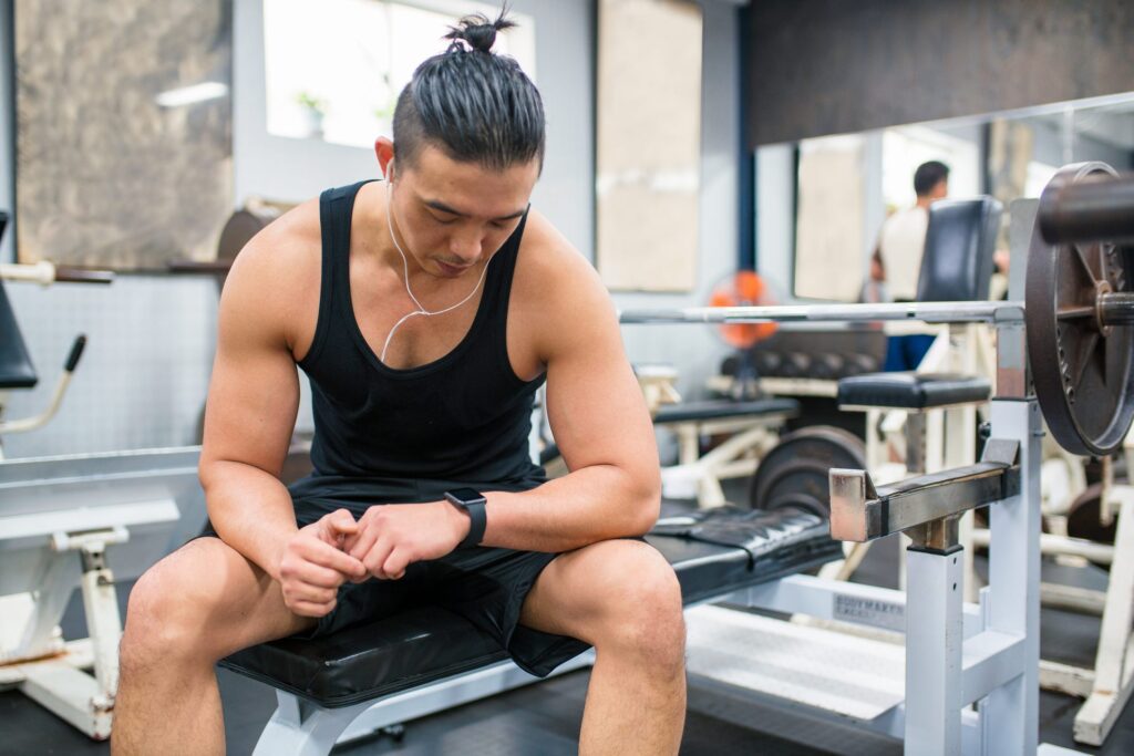 How Long Should I Rest Between Sets to Crush My Workout Goals?