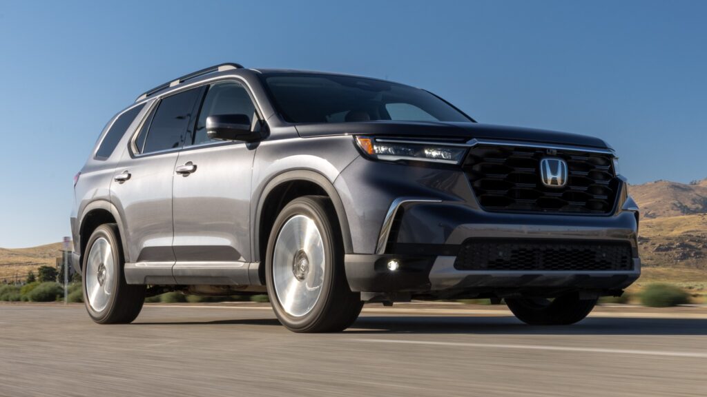 NHTSA is Investigating 583,000 Honda SUVs and Minivans Over Safety Issues
