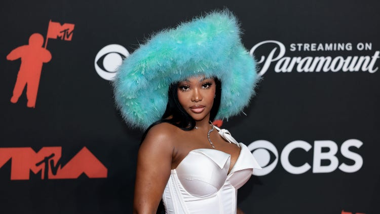 Summer Walker Announces ‘Finally Over It’ Escape Room In Hilarious ‘Scream’-Inspired Teaser Summer Walker Announces ‘Finally Over It’ Escape Room In Hilarious ‘Scream’-Inspired Teaser