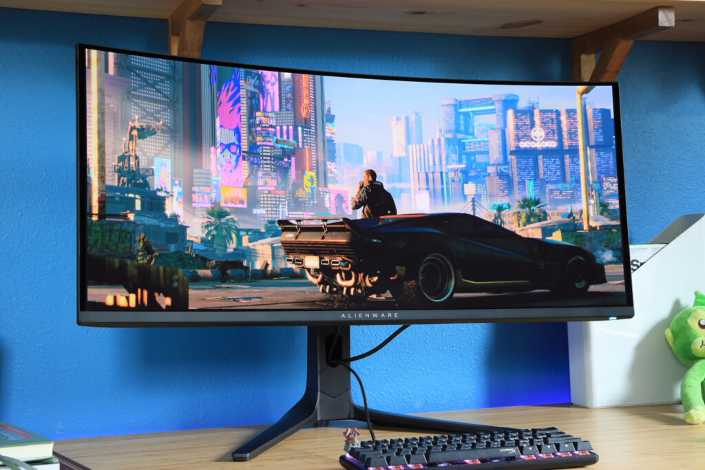 This Alienware ultrawide OLED gaming monitor is just $550 today