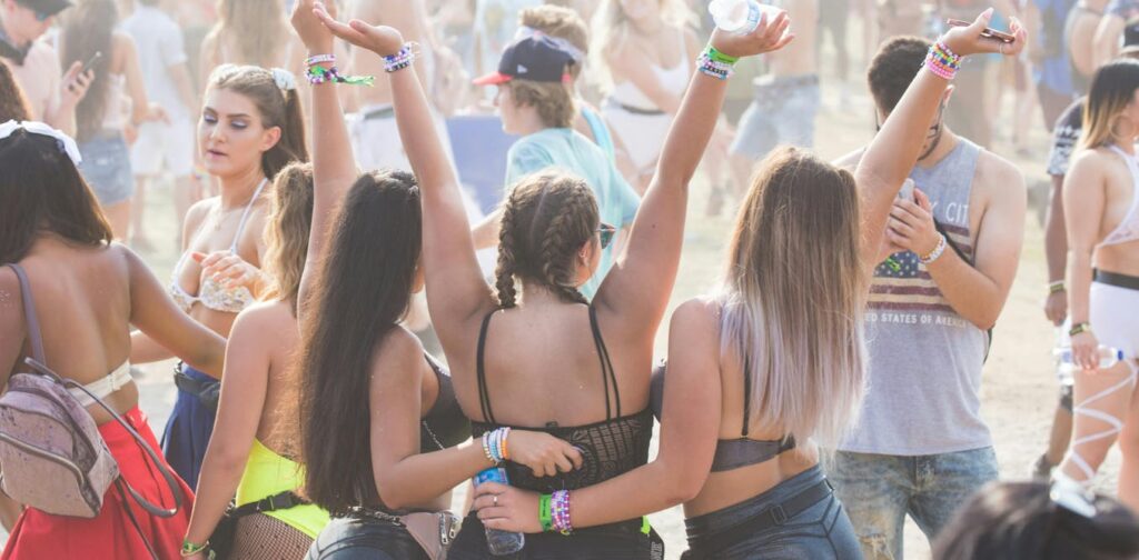 A safety expert explains why you should stay in Australia for schoolies and avoid overseas