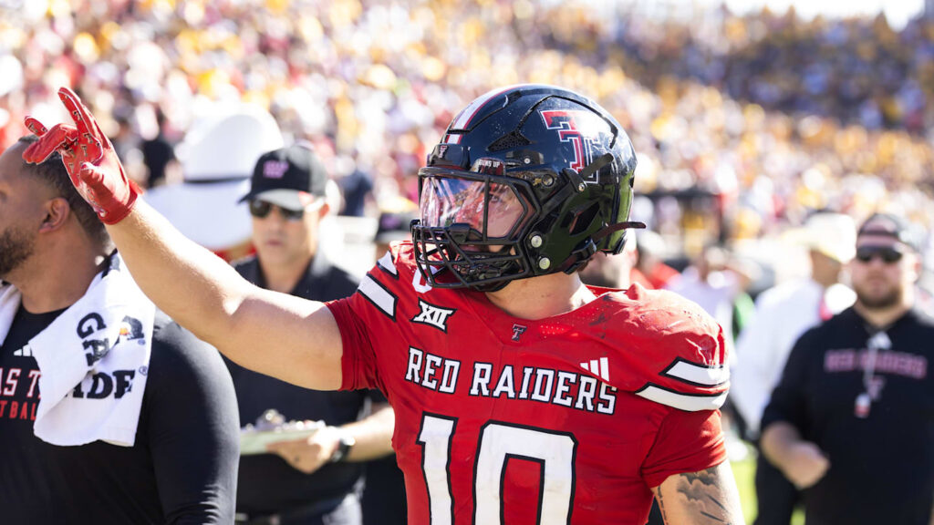 Texas Tech LB Scores Offensive TD, Strikes Pose as Heisman Bid Continues
